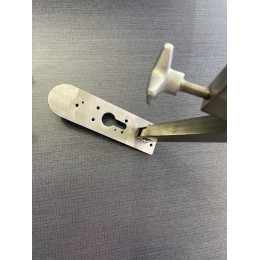 Струбцина для крепления датчика эхолота быстросъемная из нержавеющей стали