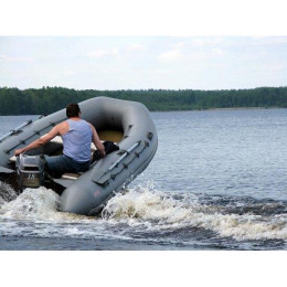 Лодка Мнев и К Кайман 400