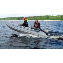 Лодка Мнев и К Кайман 400