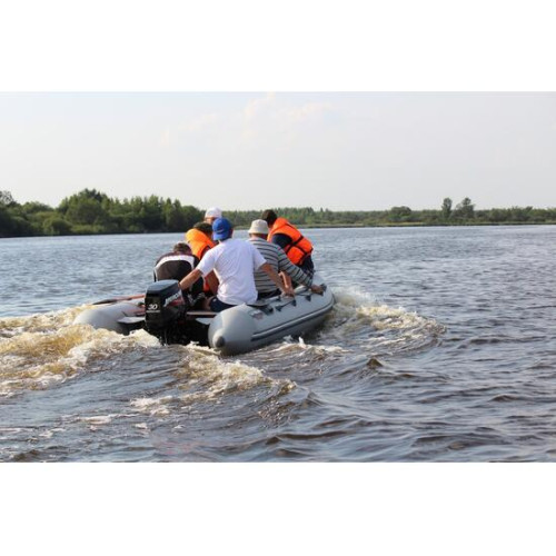 Лодка Мнев и К Кайман 400