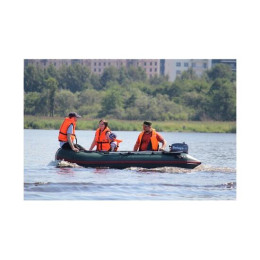 Лодка Мнев и К Комбат CMB 335