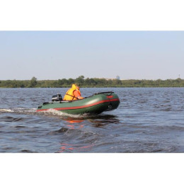 Лодка Мнев и К Комбат CMB 335